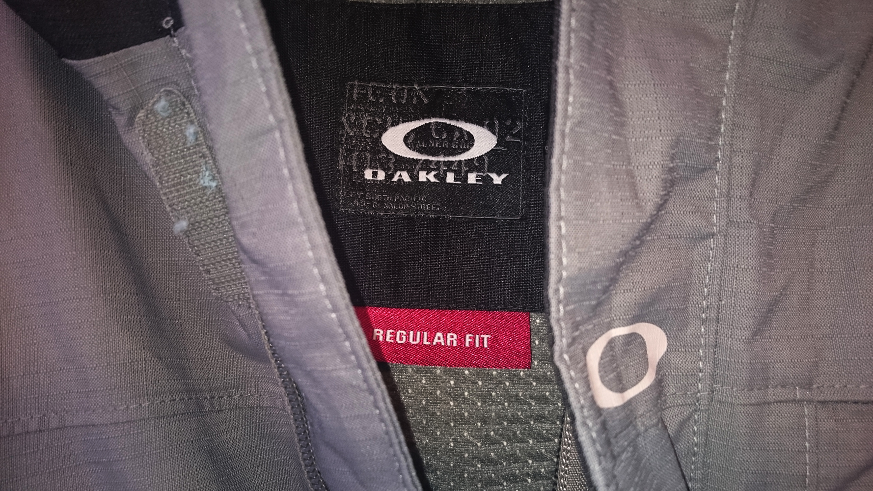 OAKLEY Jacket damaged insertion pin – Zip Experts